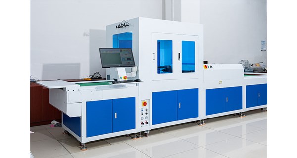 Automatic visual glue spraying machine assists in the production of mouse pads